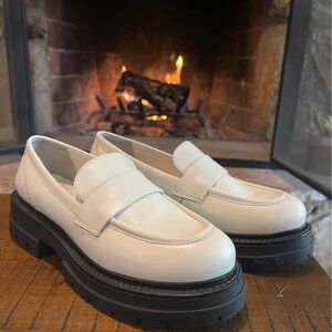 VINCE CAMUTO Paydren Nude Cow Crust Leather Chunky Loafers Size 6.5 US